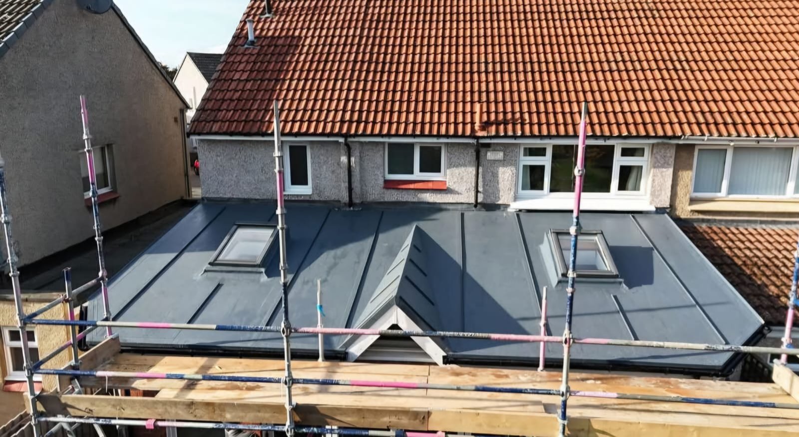 24hr roof repairs team providing professional roofing services in dublin